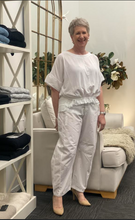 Load image into Gallery viewer, COTTON BARREL-LEG PANT